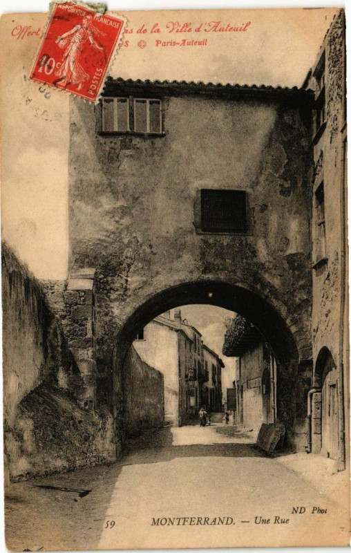 Carte postale ancienne Montferrand - Une rue