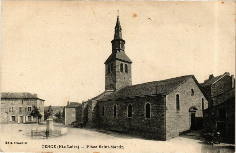 Carte postale ancienne Tence - Place Saint-Martin à Tence