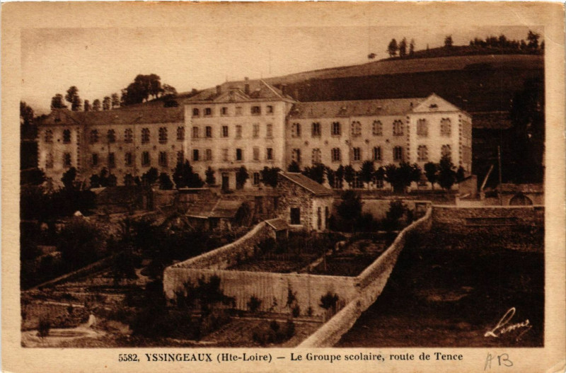 Carte postale ancienne Yssingeaux - Le Groupe seminaire route de Tence à Yssingeaux