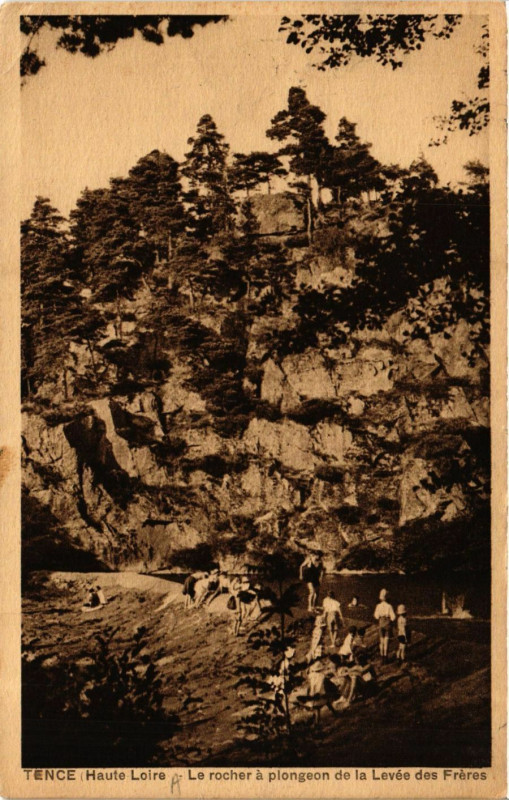 Carte postale ancienne Tence Haute-Loire - Le rocher a plongeon de la Levée des Freres à Tence