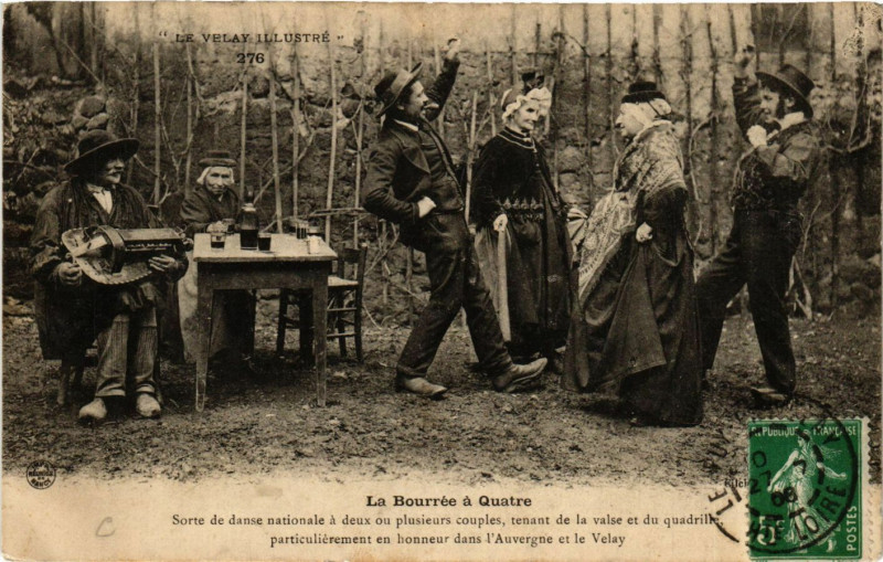 Carte postale ancienne Velay - La Bourrée a Quatre - Folklore