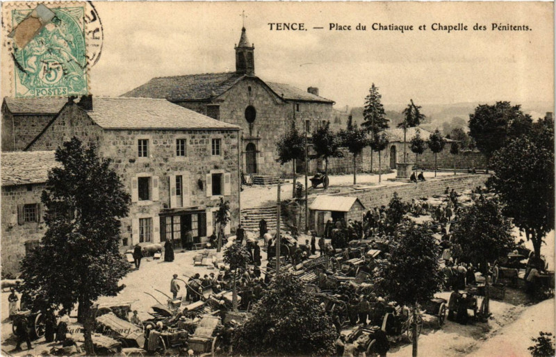 Carte postale ancienne Tence - Place du Chatiaue et Chapelle des Penitents à Tence