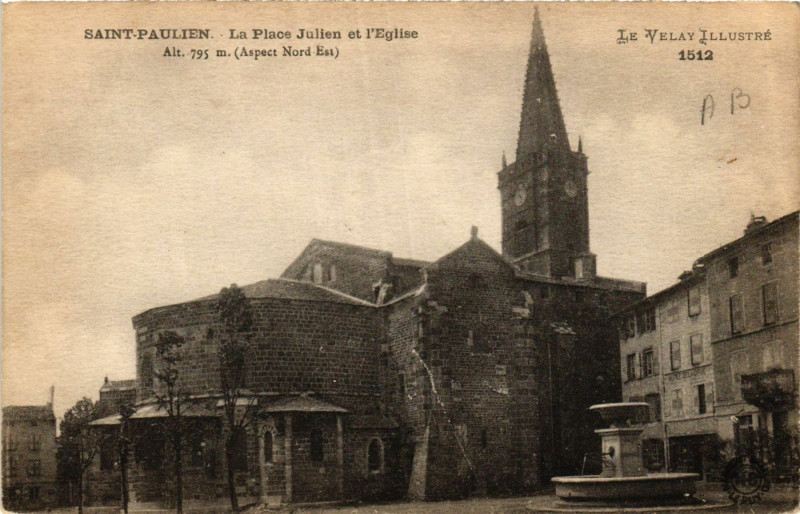 Carte postale ancienne Saint-Paulien - La Place Julien et l'Eglise à Saint-Paulien