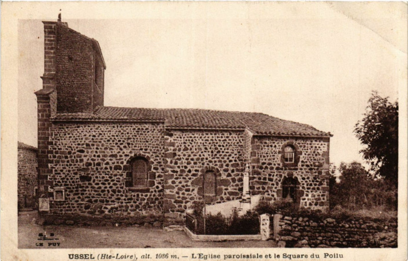 Carte postale ancienne Ussel - L'Eglise paraissiale et le Square de Poilu