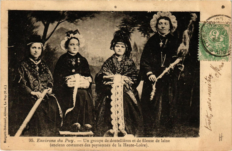 Carte postale ancienne Le Puy - Env. - Un Groupe de Dentellieres - Folklore