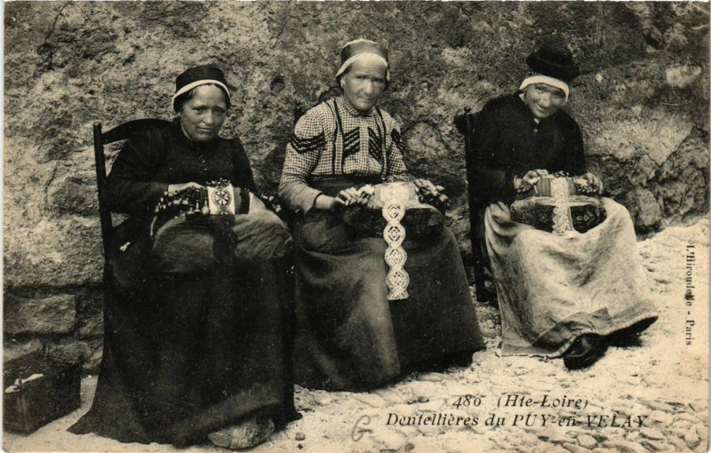 Carte postale ancienne Le Puy-en-Velay - Dentellieres du Puy-en-Velay - Folklore au Puy-en-Velay