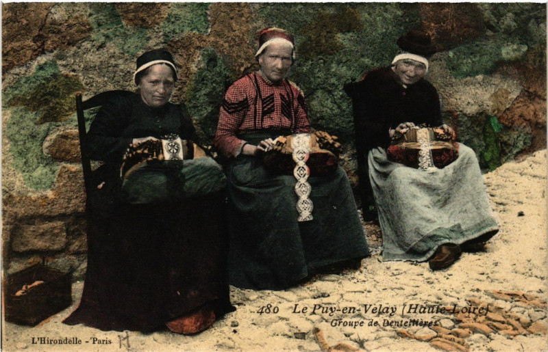 Carte postale ancienne Le Puy-en-Velay - Groupe de Dentellieres - Folklore au Puy-en-Velay