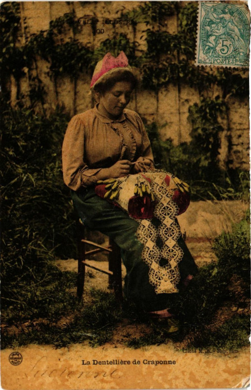 Carte postale ancienne Craponne - La Dentelliere de Craponne - Folklore