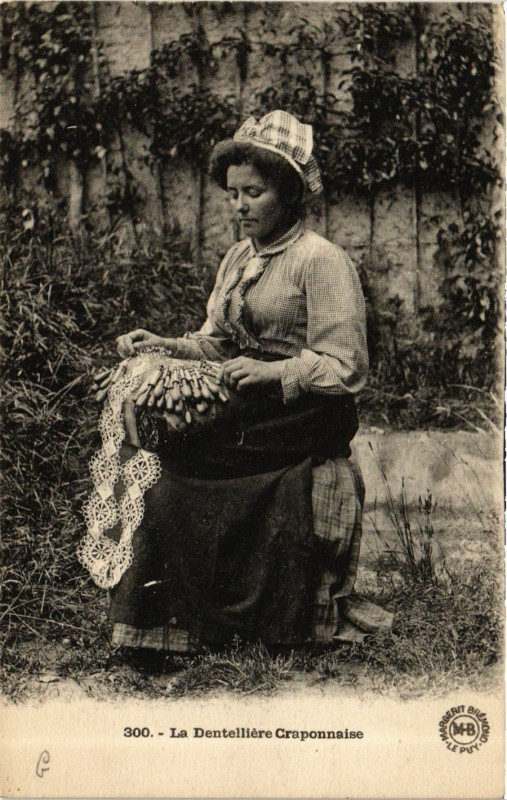 Carte postale ancienne Craponne - La Dentelliere de Craponnaise - Folklore