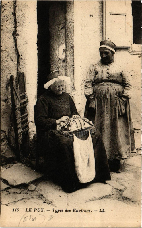 Carte postale ancienne Le Puy - Types des Env. - Folklore