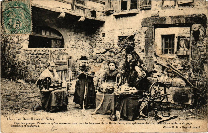 Carte postale ancienne Velay - Les Dentellieres du Velay - Folklore