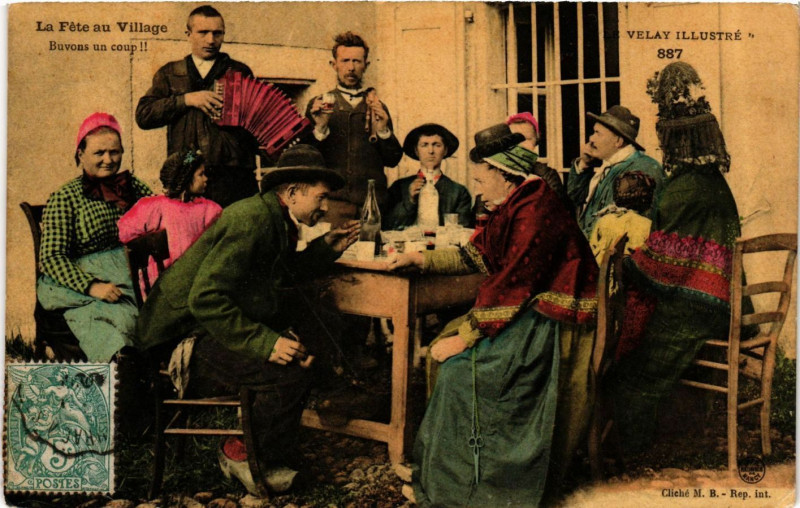 Carte postale ancienne Velay - La Fete au Village - Types - Folklore
