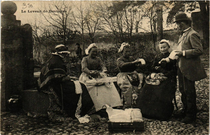 Carte postale ancienne Velay - Le Leveur de Dentelles - Folklore