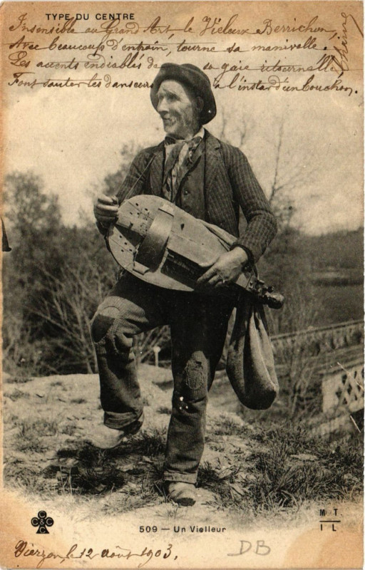 Carte postale ancienne Un Vielleur - Type du Centre - Folklore