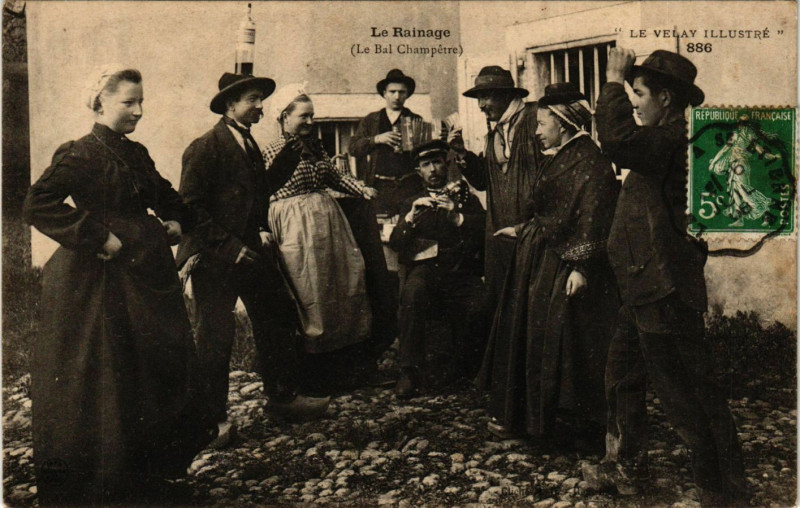 Carte postale ancienne Velay - Le Rainage - Le Bal Champetre - Folklore