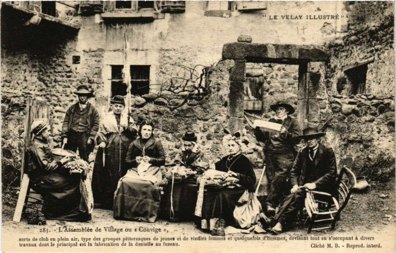 Carte postale ancienne L'Assemblée de Village ou Couvige - Folklore
