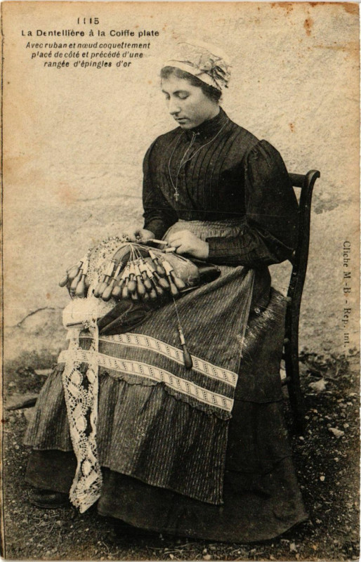 Carte postale ancienne La Denteillere a la Coiffe plate - Folklore