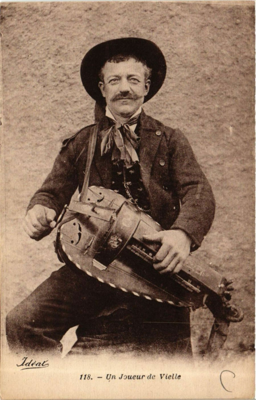 Carte postale ancienne Un Joueur de Vielle - Folklore