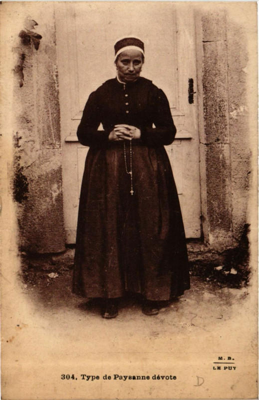 Carte postale ancienne Type de Paysanne dévote - Folklore