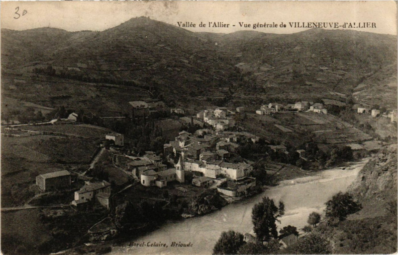 Carte postale ancienne Villeneuve-d'Allier - Vue générale de Villeneuve-d'Allier à Villeneuve-d'Allier