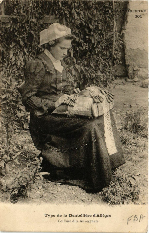 Carte postale ancienne Allegre - Type de la Dentelliere d'Allegre - Folklore à Allègre