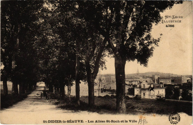 Carte postale ancienne Saint-Didier-la-Seauve - Les Allées Saint-Roch et la Ville