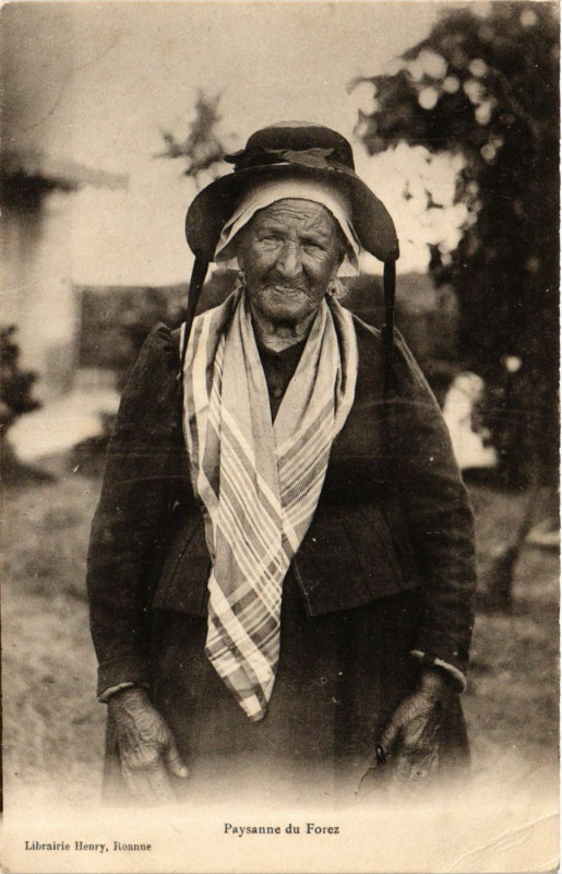 Carte postale ancienne Paysanne du Forez - Folklore