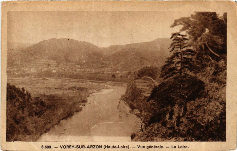 Carte postale ancienne Vorey-sur-Arzon - Vue générale - La Loire à Vorey