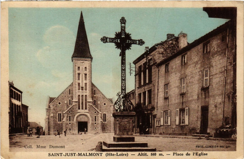 Carte postale ancienne Saint-Just-Malmont - Place de l'Eglise à Saint-Just-Malmont