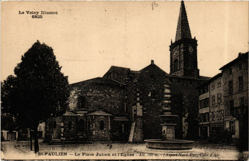 Carte postale ancienne Saint-Paulien La Place Julien et l'Eglise Alt 795 m-Aspect Nord-E à Saint-Paulien