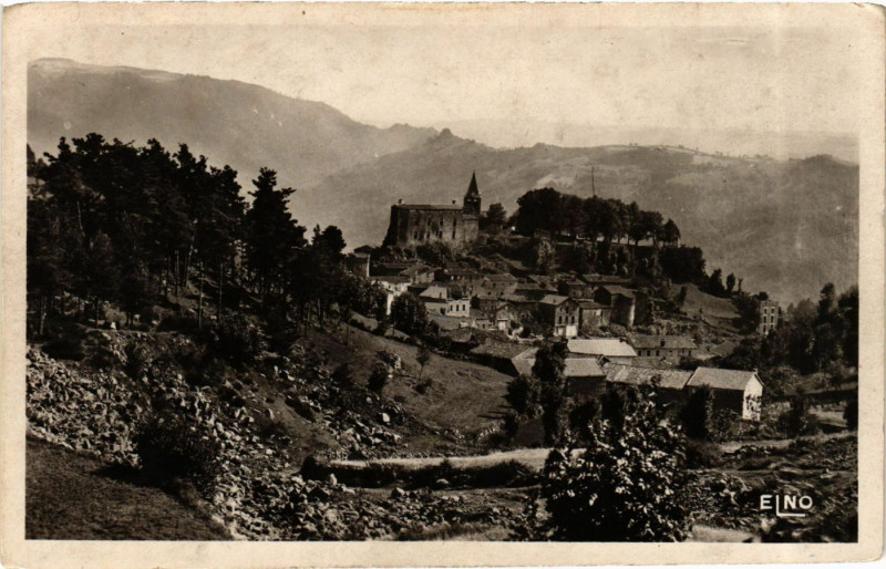 Carte postale ancienne Saint-Privat-d'Allier - Les Bois - Le Chateau de son Esplanade à Saint-Privat-d'Allier