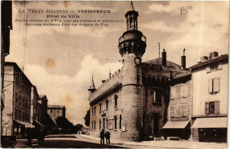 Carte postale ancienne Yssingeaux Hotel de Ville Ancien chateau.. à Yssingeaux