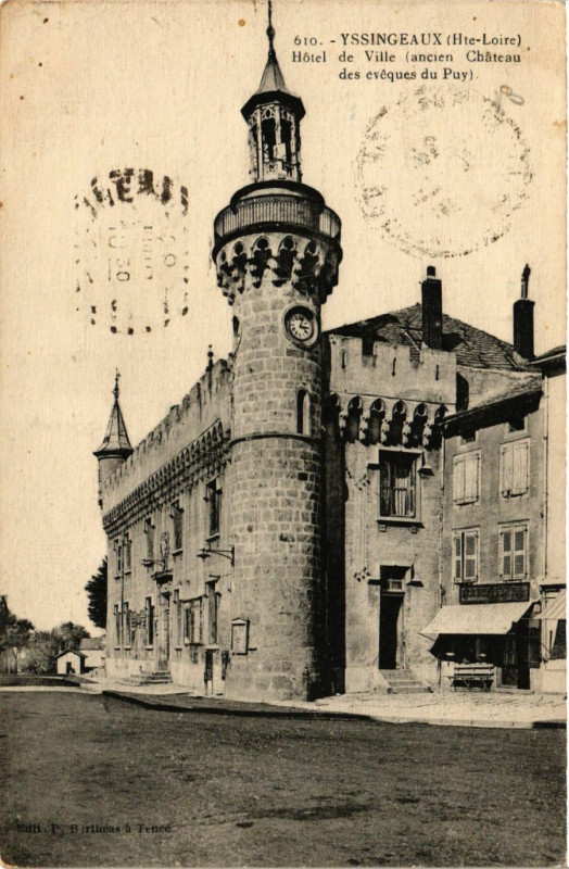 Carte postale ancienne Yssingeaux - Hotel de Ville (ancien Chateau des eveques à Yssingeaux
