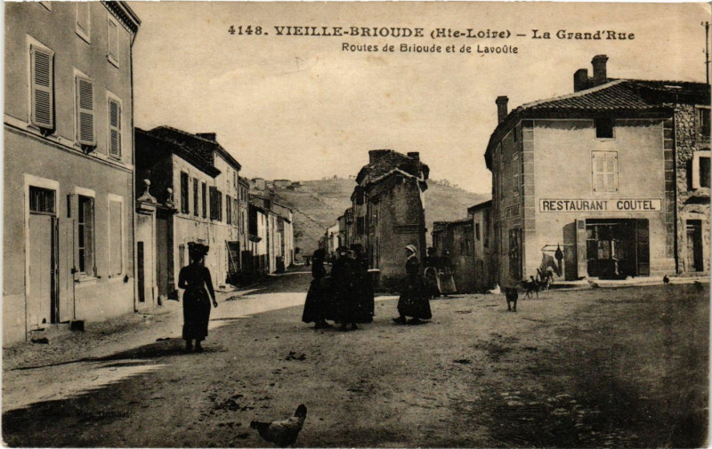 Carte postale ancienne Vieille-Brioude La Grand' Rue Routes de Brioude et de Lavoute à Vieille-Brioude