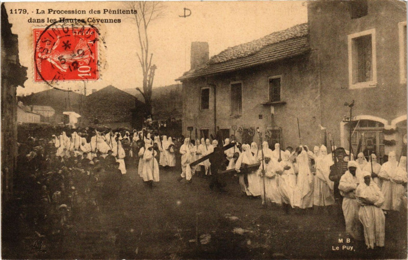 Carte postale ancienne La Procession des Penitents dans les Hautes Cevennes