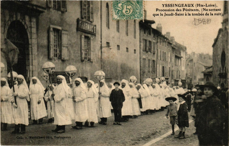 Carte postale ancienne Yssingeaux - Procession des Penitents à Yssingeaux