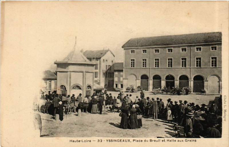 Carte postale ancienne Yssingeaux - Place du Breuil et Halle aux Grains à Yssingeaux