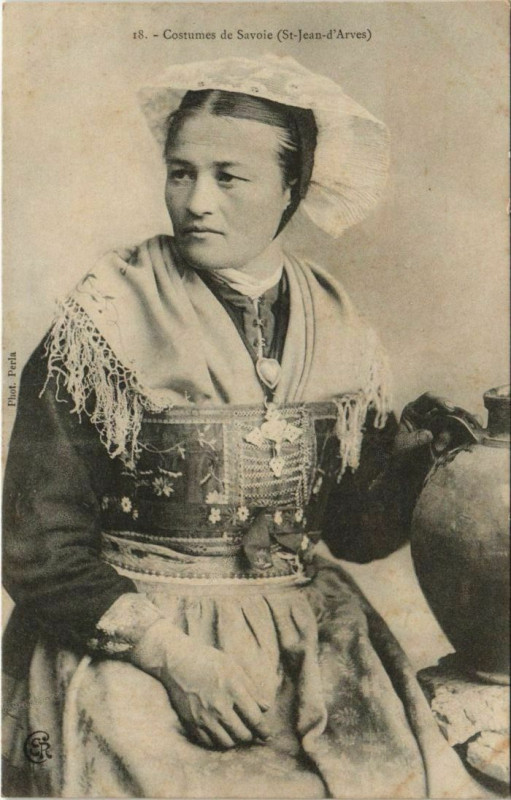 Carte postale ancienne Saint-Jean-d'Arves Costumes de Savoie - Femme - Type à Saint-Jean-d'Arves