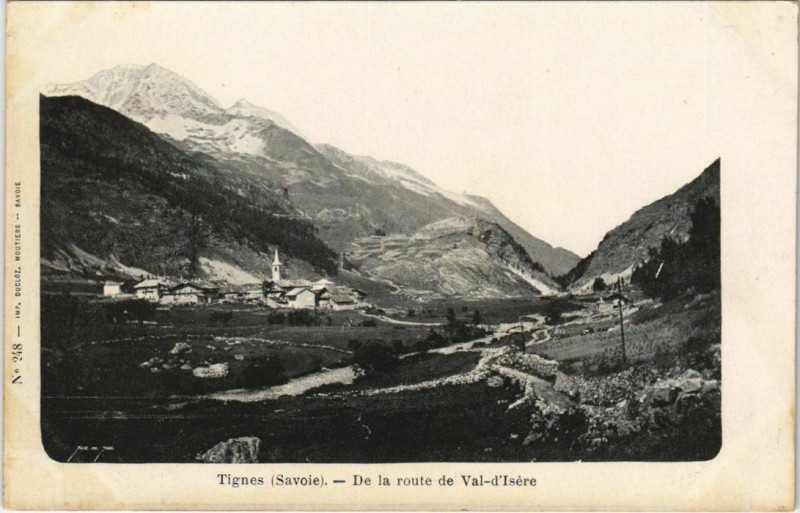 Carte postale ancienne Tignes De la Route de Val-d'Isere à Tignes