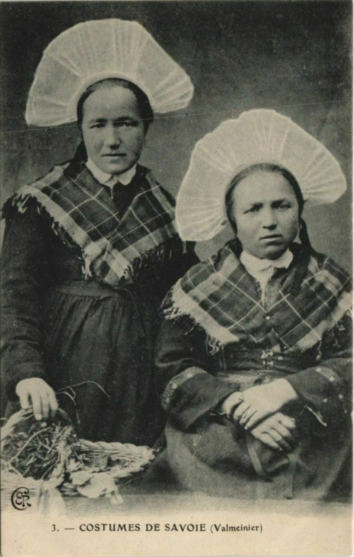 Carte postale ancienne Valmeinier Costumes de Savoie - Femmes - Types à Valmeinier