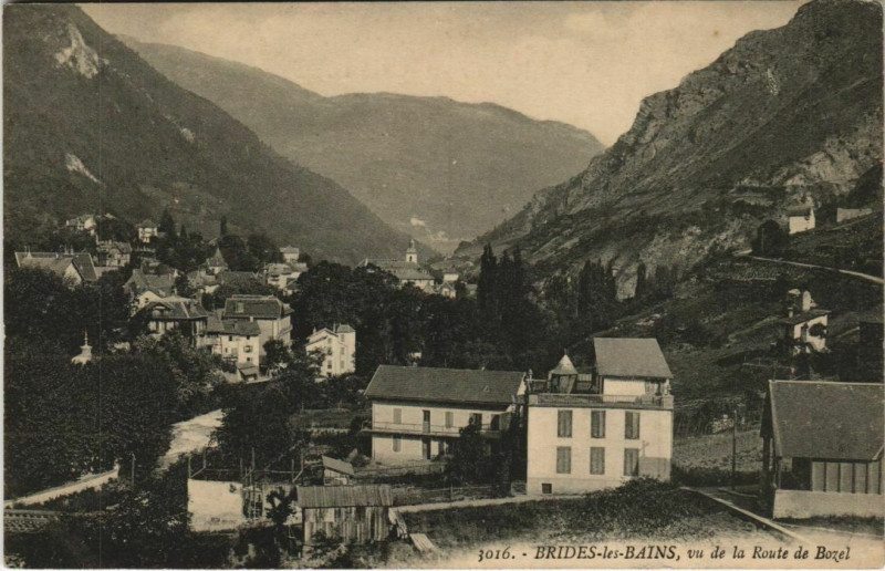 Carte postale ancienne Brides-les-Bains Vu de la Route de Bozel à Bozel