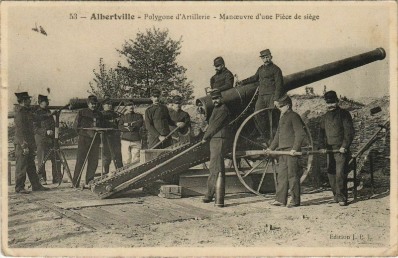 Carte postale ancienne Albertville Polygone d'Artillerie - Manoeuvre d'une Piece à Albertville