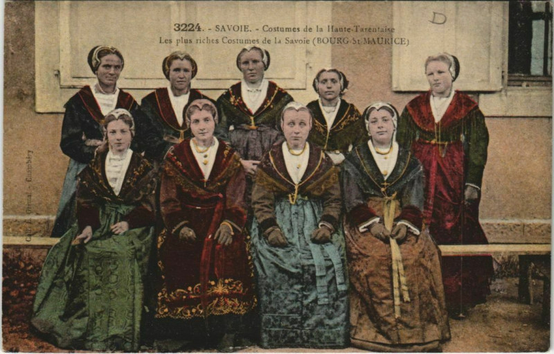 Carte postale ancienne Bourg-Saint-Maurice Les Plus Riches Costumes de la Savoie - Types à Bourg-Saint-Maurice