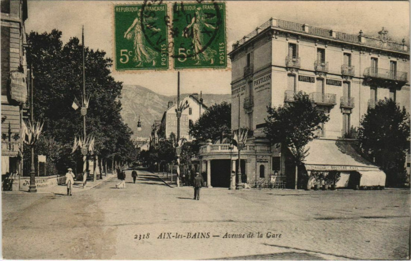 Carte postale ancienne Aix-les-Bains Avenue de la Gare à Aix-les-Bains
