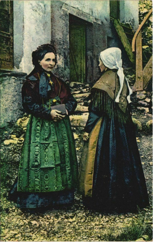Carte postale ancienne Hauteluce Costumes de Savoie - Femmes - Types à Hauteluce