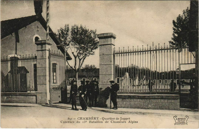 Carte postale ancienne Chambery Casernes du 13 Bataillon de Chasseurs Alpins