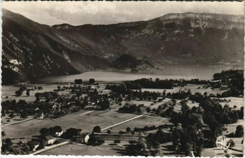 Carte postale ancienne Novalaise La Plaine de Nance et le Lac d'Aiguebelette à Novalaise