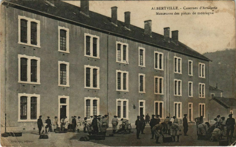 Carte postale ancienne Albertville Casernes d'Artillerie à Albertville