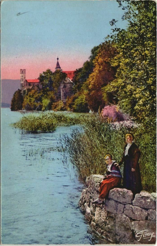 Carte postale ancienne Savoyardes a l'Abbaye d'Hautcombe et le Lac du Bourget