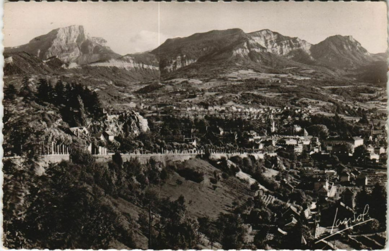 Carte postale ancienne Chambery Arrivee par la Route d'Aix - Vue Generale et le Granier